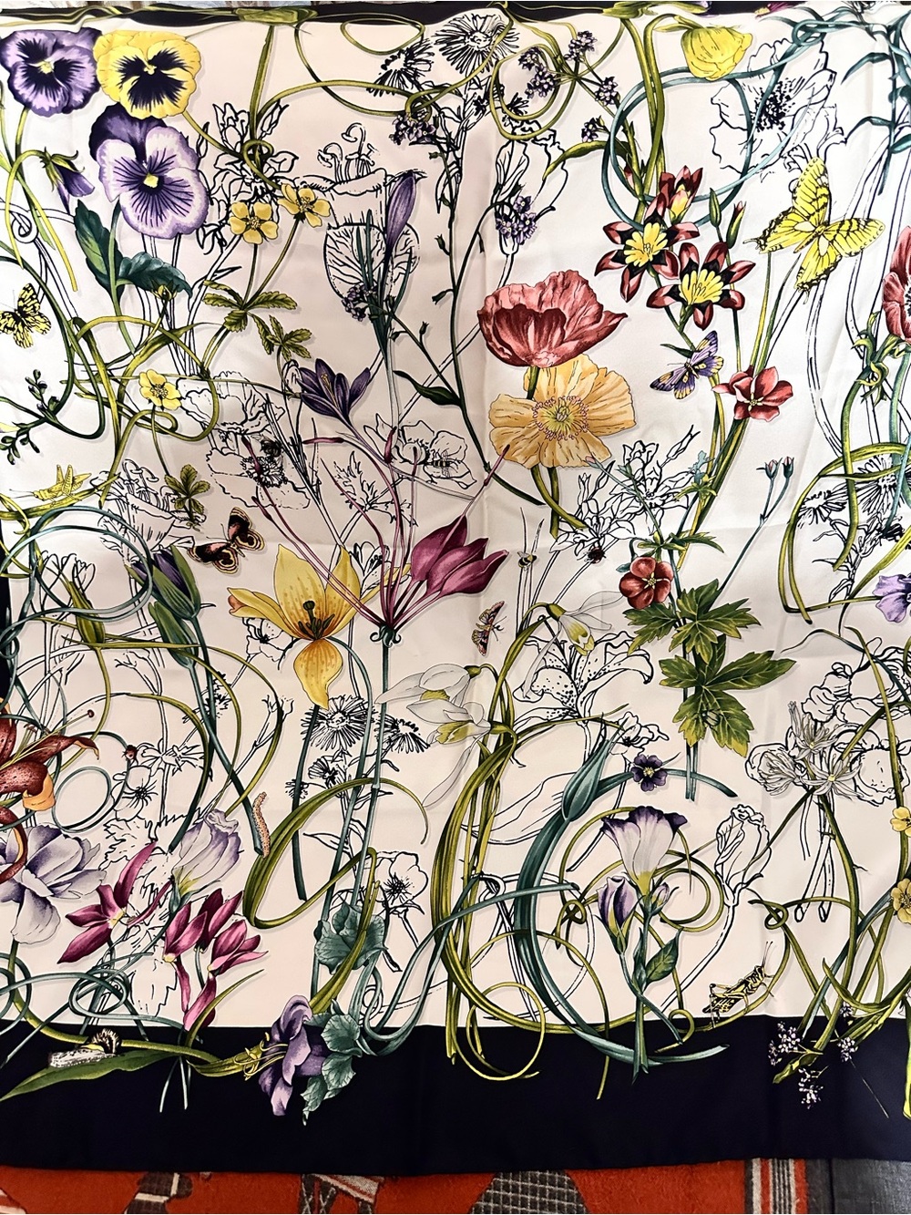 GUCCI ❤️🌟 FLORAL BOTANICAL SILK SCARF W/  MULTICOLOR BLOOMS ITEM #5513171